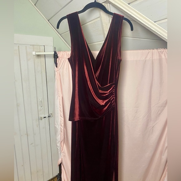 Georgiou Studio Burgundy Velvet Cocktail Dress V neck Side Slit Medium - Picture 3 of 16